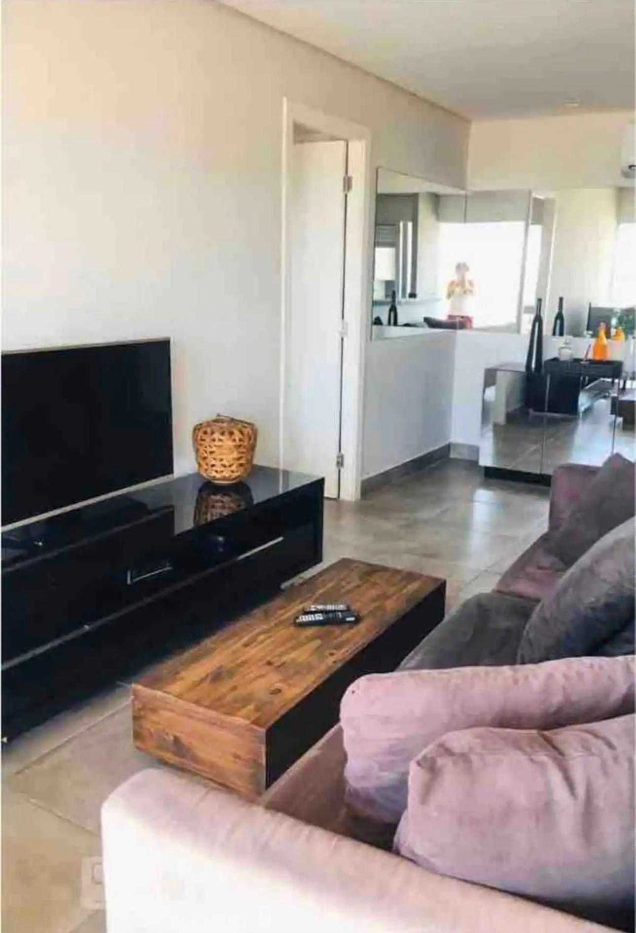 Confortavel, Ar Na Sala E Quarto, Garagem, 183 *